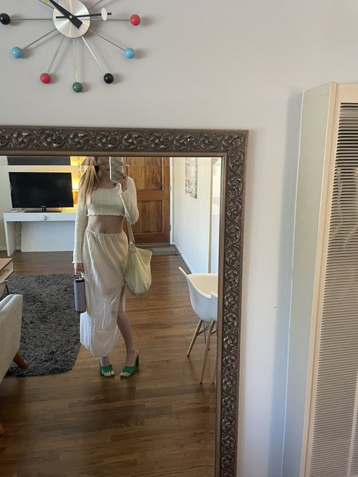 have a sunny day🧚&zwj;♀️ https://t.co/LF04BMXoiy