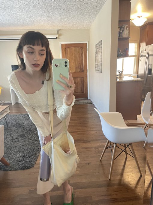 have a sunny day🧚&zwj;♀️ https://t.co/LF04BMXoiy