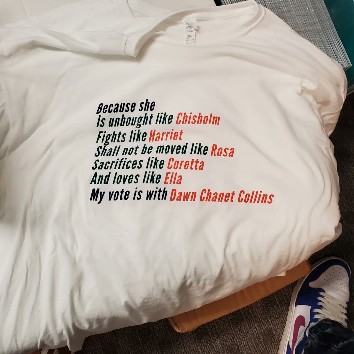 DDCollins76's tweet photo. The "Because She's Unbought" t-shirts are back in stock!!!! Get yours mailed to you TODAY!!!! 👕 Order shirts and buttons online at https://t.co/ONg5BdzZ8O AND REMEMBER TO VOTE MARCH 26TH 
#DawnForStateRep #WeKnowDawn #WeLoveDawn https://t.co/pefv8HaLrx