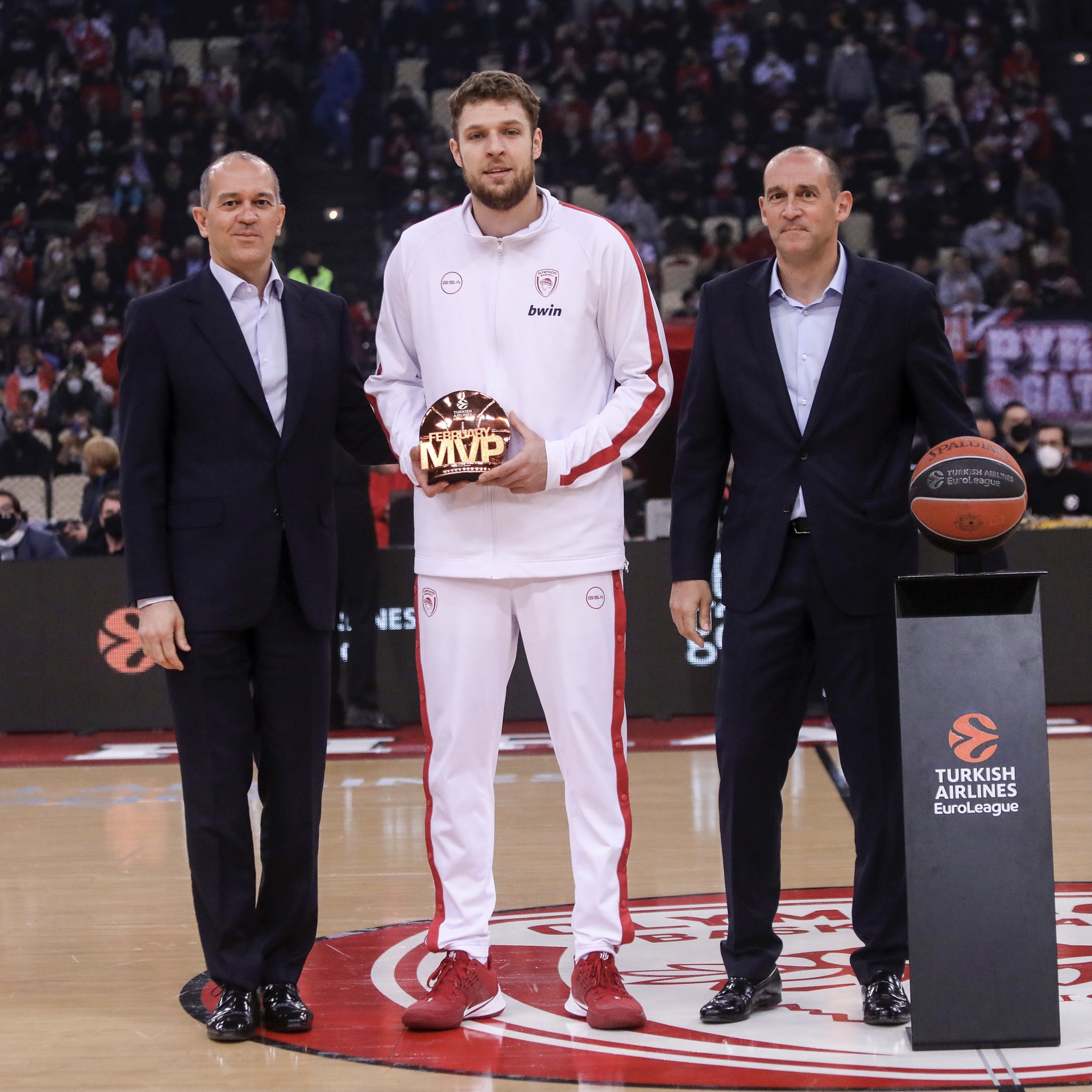 Turkish Airlines EuroLeague on Twitter: "The MVP of the month for February Sasha  Vezenkov collects his award 🏆 #EveryGameMatters https://t.co/91Y3KIencc" /  Twitter