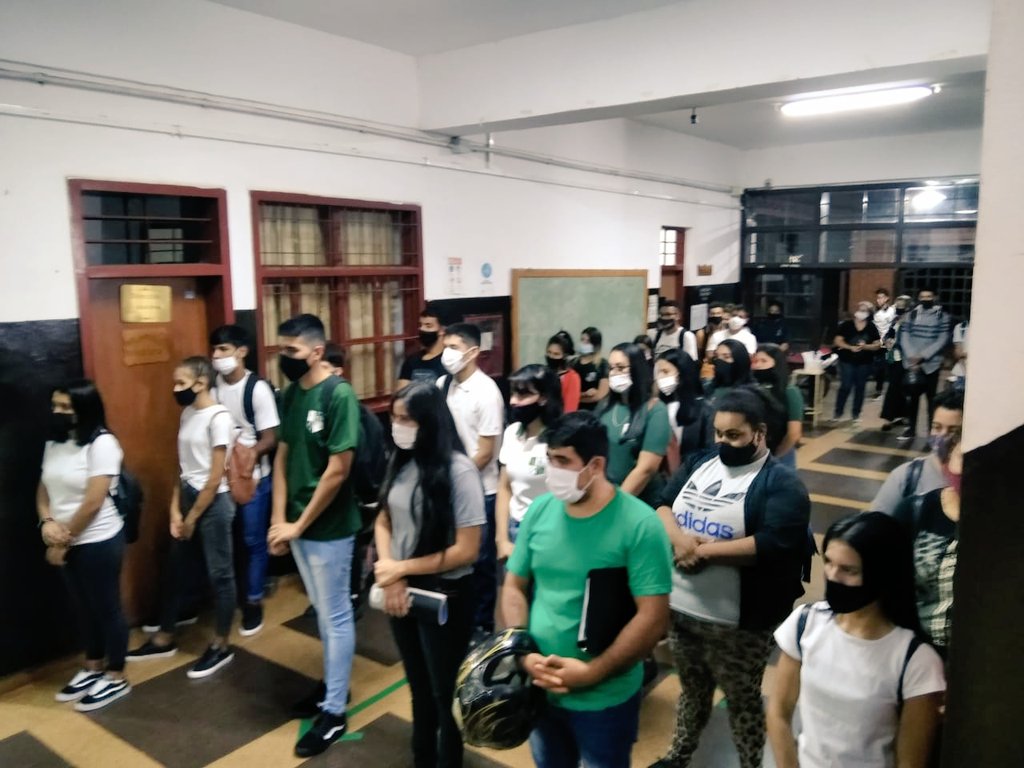 CGEMisiones's tweet photo. 📍Eldorado. Ingreso a las aulas en el BOP 24 EPJA 📚 ¡Éxitos en la jornada!

#EducacionMisiones #PresencialidadPlena #VueltaAClases https://t.co/widdyvdbFr