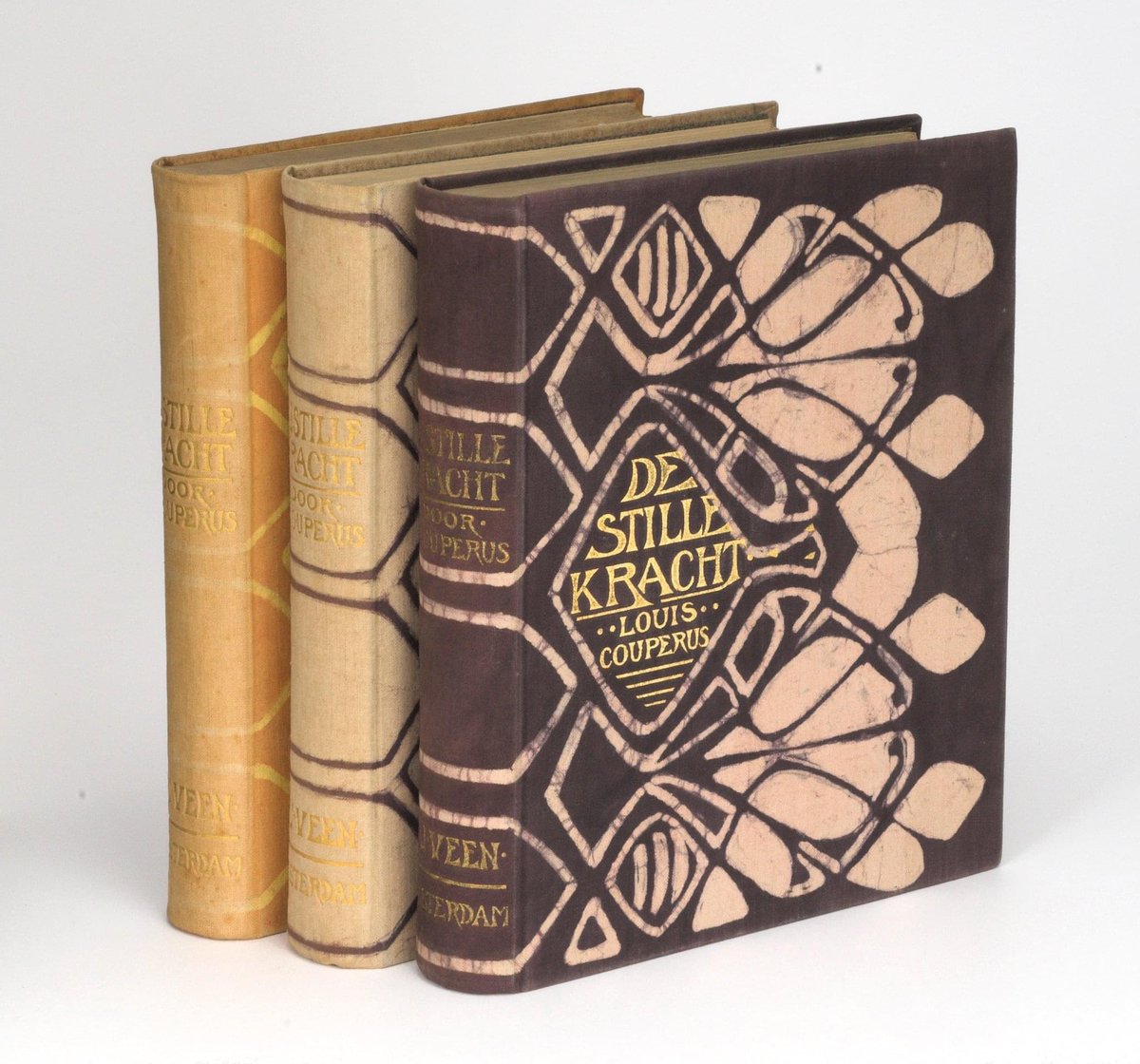 Morgenmiddag zal in Leiden de lezingenmiddag over Couperus’ roman ‘De stille kracht’ plaatsvinden. De toegang is gratis. Alle belangstellenden zijn van harte welkom.
Zie: geert180.wixsite.com/indische-lette…