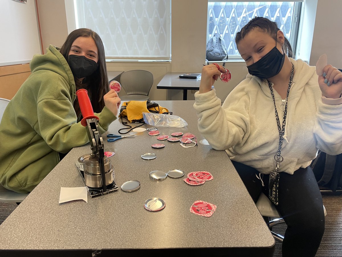 botswithbows's tweet photo. #botswithbows....making buttons...get one tomorrow #team1743 https://t.co/U60W9BFCDA
