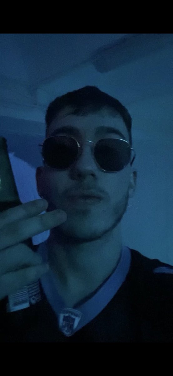 👽