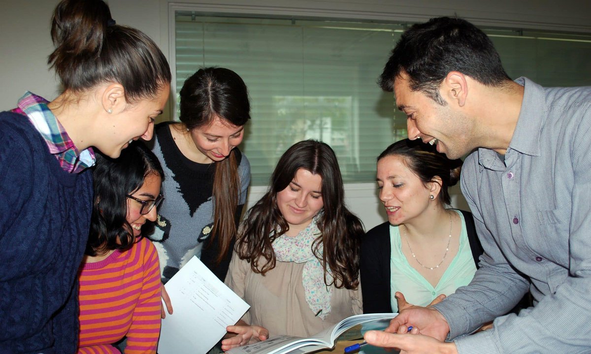AdultLearnTrain's tweet photo. #English classes in #Cambridge
#AdultLearnandTrain run FUNDED #ESOL courses.
English for Work: Beginners - Mon 12noon-2pm
English for Work: Intermediate - Tue 12noon-2pm
ONLINE English for Work: Upper-Intermediate - Wed AND Thu 9.45am-11.45am 
Contact: 01223 712340 
@CambsSkills https://t.co/u7KvFu3URK