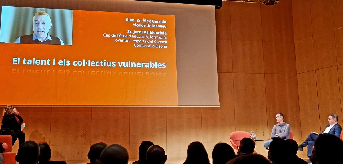 BetDachs's tweet photo. #OsonaReptesdeFutur a @latlantidavic
Projecte 5️⃣: El #talent i els col.lectius #vulnerables
L'alcalde @AlexGarrido_ i Jordi Valldeoriola expliquen que l'#escola de noves #oportunitats d'#Osona definirà #itineraris #formatius per i AMB l'#empresa https://t.co/nTWE1kkg2E