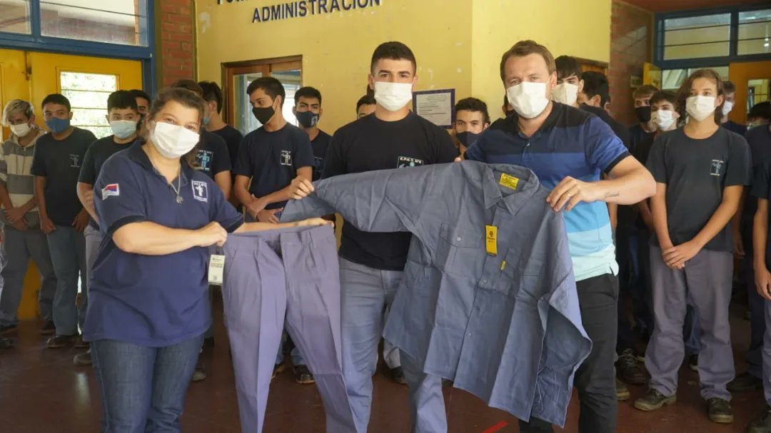 gilsonb10's tweet photo. Visitamos la EPET 6 "Carlos winkler" en Eldorado, Misiones.

Entrega de mochilas técnicas.

#EducaciónMisiones #SomosTecnicaMisiones @herrerayflia @miguel_sedoff https://t.co/sPfJoOXY8Z