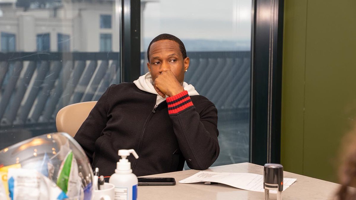FlyBillionaire's tweet photo. Every time I do a deal I always think about how I started. It amazes me to see how far I’ve come in the process. True Wealth starts in the mind. #AtTheClosingTable https://t.co/XZi9aeR3gy