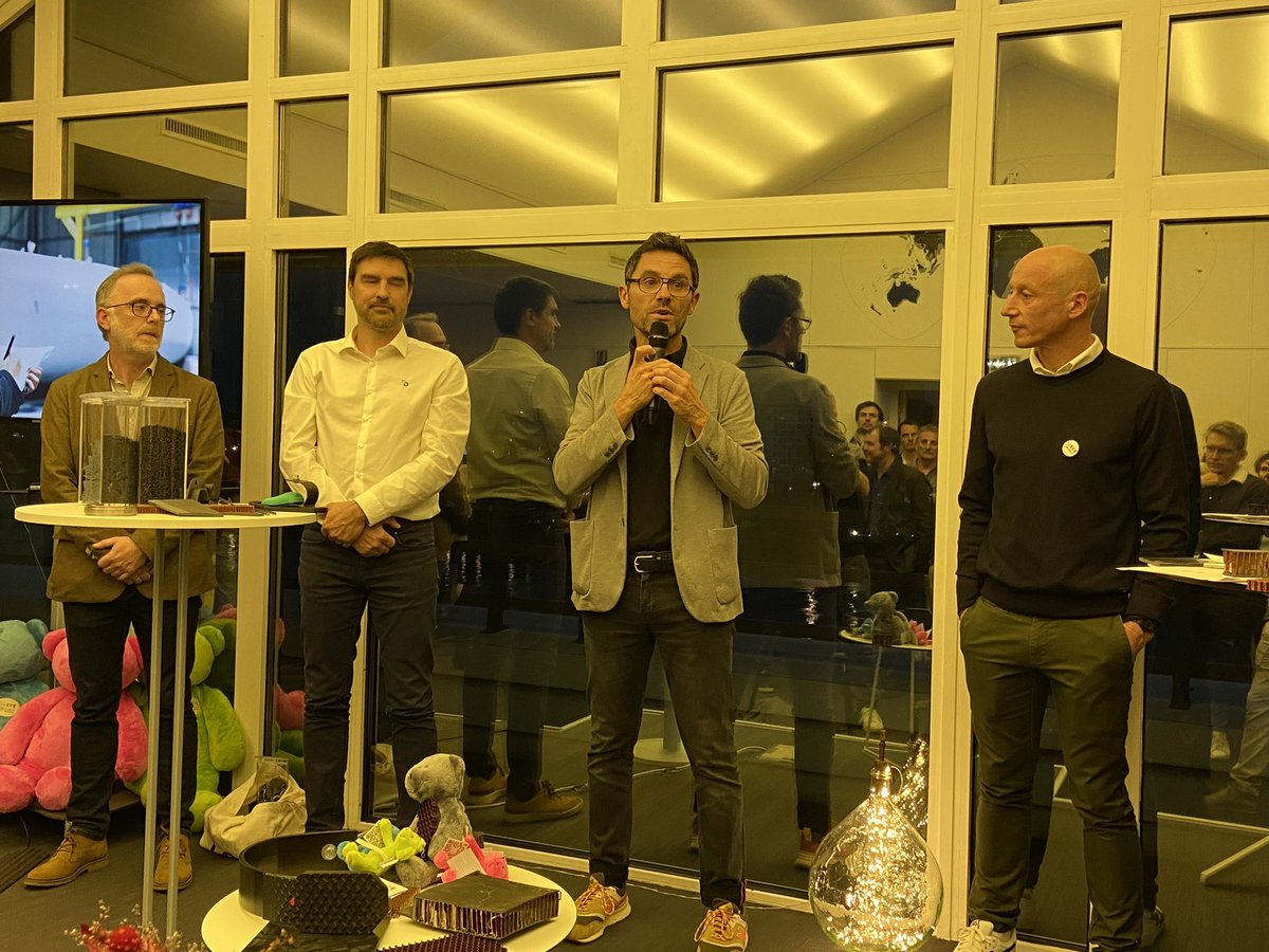 Francky TRICHET (@franckytrichet) on Twitter photo Lancement d’une belle aventure collective avec la construction du bateau d’<a href="/ArmelTripon/">Armel Tripon</a> pour le <a href="/VendeeGlobe/">Vendée Globe</a> 2024 en réutilisant le carbone en fin de vie d’Airbus. Un démonstrateur exceptionnel d’une boucle d'économie circulaire ! Nantes avec Armel : armeltripon.com/vendeeglobe202… Lancement d’une belle aventure collective avec la construction du bateau d’<a href="/ArmelTripon/">Armel Tripon</a> pour le <a href="/VendeeGlobe/">Vendée Globe</a> 2024 en réutilisant le carbone en fin de vie d’Airbus. Un démonstrateur exceptionnel d’une boucle d'économie circulaire ! Nantes avec Armel : armeltripon.com/vendeeglobe202…