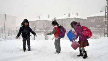 muhendisyenn's tweet photo. Şu şartlarda okula gidecekler kimler?
Hangi ildesiniz?
Şu hale bak ya. 😔

Bursa, Kocaeli, Sakarya, Düzce İl genelinde okullar tatil edildi haberini bekliyoruz..
00:00'a kadar bekliyoruz. ⏳ 

#KarTatili https://t.co/63ytk5Tj90