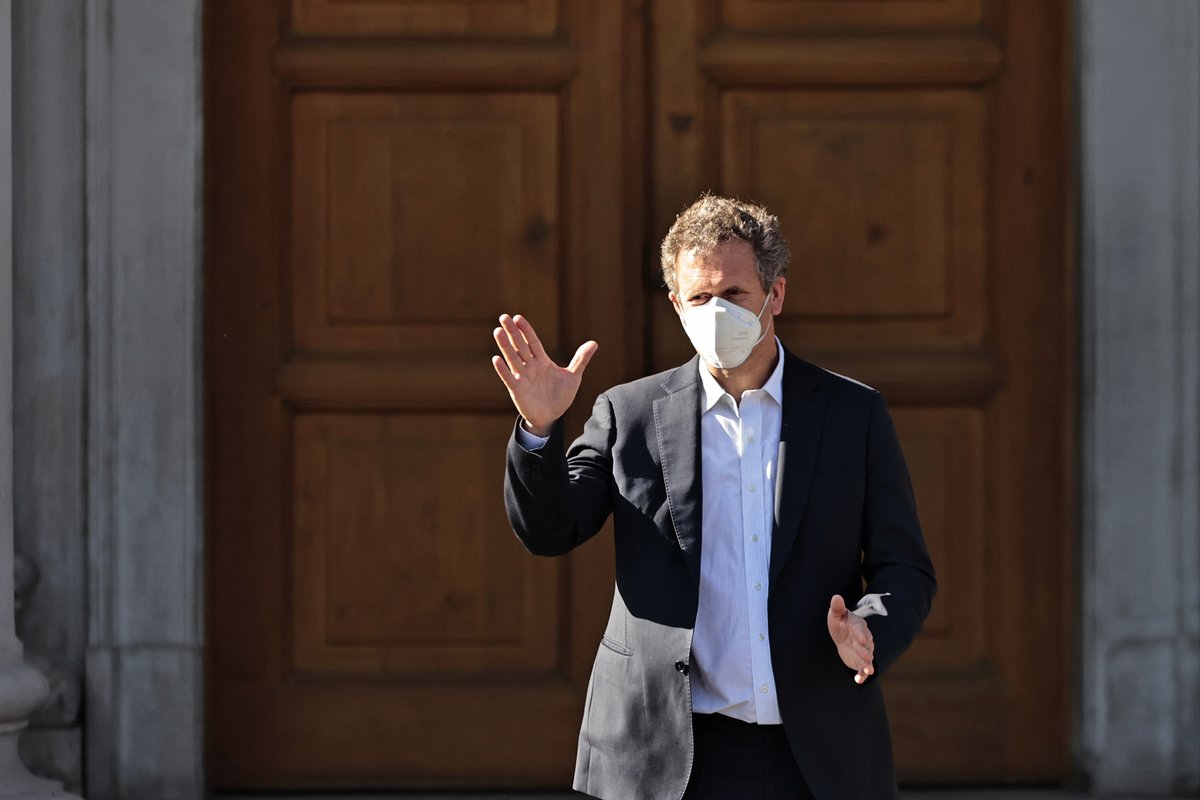 ¡Hola! Desde que asumí el desafío de liderar <a href="/MTTChile/">Ministerio de Transportes y Telecomunicaciones</a>, me he rodeado de profesionales de gran calidad humana para realizar las transformaciones que el Pdte @gabrielboric nos encomendó: hacer de 🇨🇱 un país +justo, +digno y mejor para vivir.

Acá👇el equipo:

#ChileMejorConectado