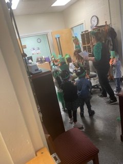 A_Pearson16's tweet photo. CRA @MosleyPLC  Pre K #scholars; On the hunt for #Clover The #Leprechaun  #StPatricksDay  @smilesmccoy @ShellGray_ @awine329 https://t.co/Hpi0vBtE1C