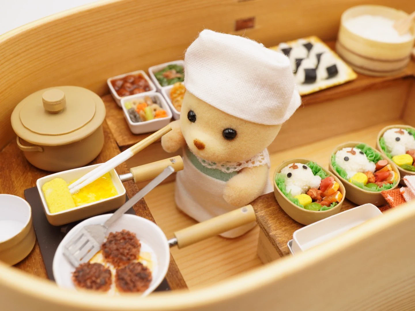 開けてびっくり！お弁当の中には、ひみつの台所がありました。