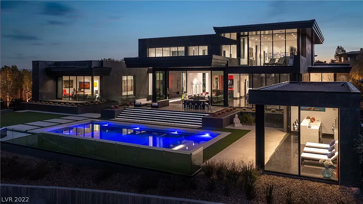 LasVegasLocally's tweet photo. This is Davante Adams' new $12 million home in Summerlin https://t.co/QEFCu8wesa