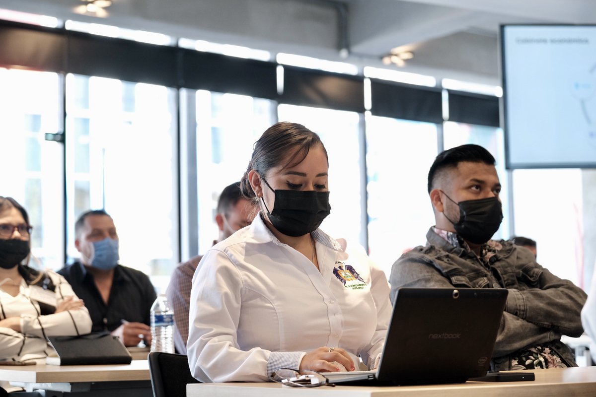 VisorUrbanoMx's tweet photo. Y destacar la importancia que tiene una Agenda de #InclusiónDigital tan sólida como la de nuestro estado. 

Todos estos esfuerzos nos acercan cada vez más a tendencias globales de #digitalización e #innovación dentro del servicio público. https://t.co/zKjHFOkaKe