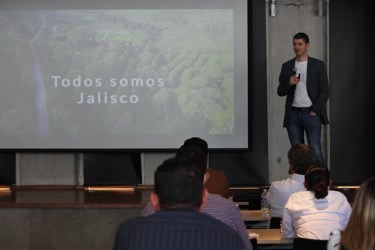 VisorUrbanoMx's tweet photo. Y destacar la importancia que tiene una Agenda de #InclusiónDigital tan sólida como la de nuestro estado. 

Todos estos esfuerzos nos acercan cada vez más a tendencias globales de #digitalización e #innovación dentro del servicio público. https://t.co/zKjHFOkaKe