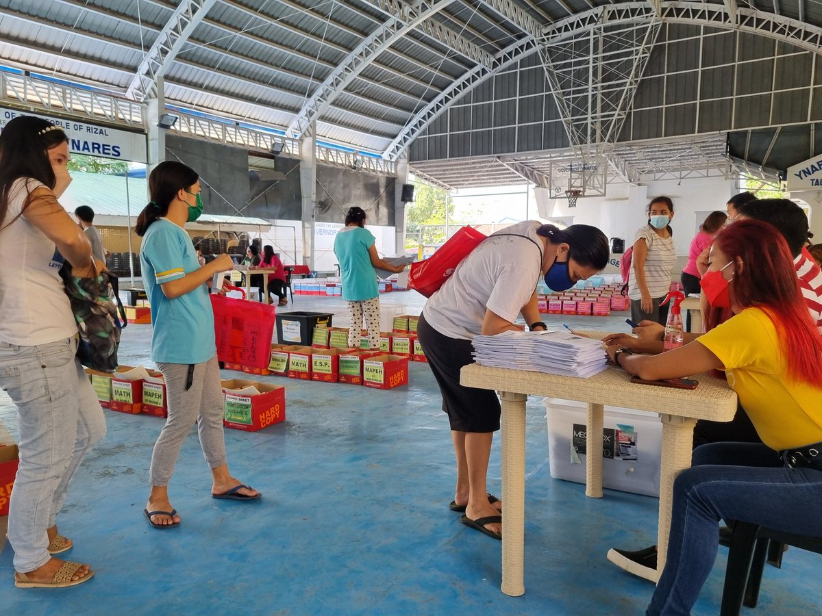 TagumpayNHS03's tweet photo. On-going retrieval of Self-Learning Modules (SLMs) and submission of accomplished Set A Learning Activity Sheets (LAS) for Quarter 2 and distribution of Set B SLMs, Weekly Home Learning Plan (WHLP), and LAS for Quarter 3. Few more months and we're concluding the school year. https://t.co/05yMjq7vGt