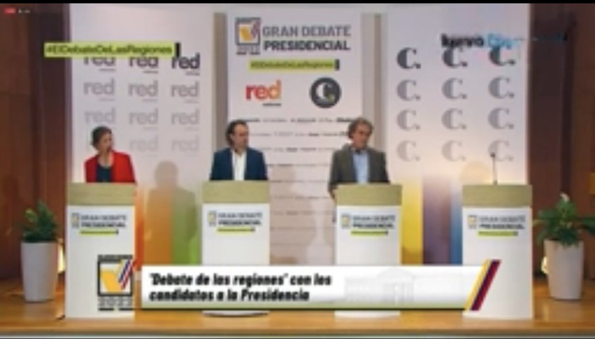 FernanMartinez's tweet photo. Falta un candidato que tuvo problemas con el avión, otra vez.
Debate de las regiones.
@elcolombiano #RedMas #elpaiscali https://t.co/wtCEfONS8z