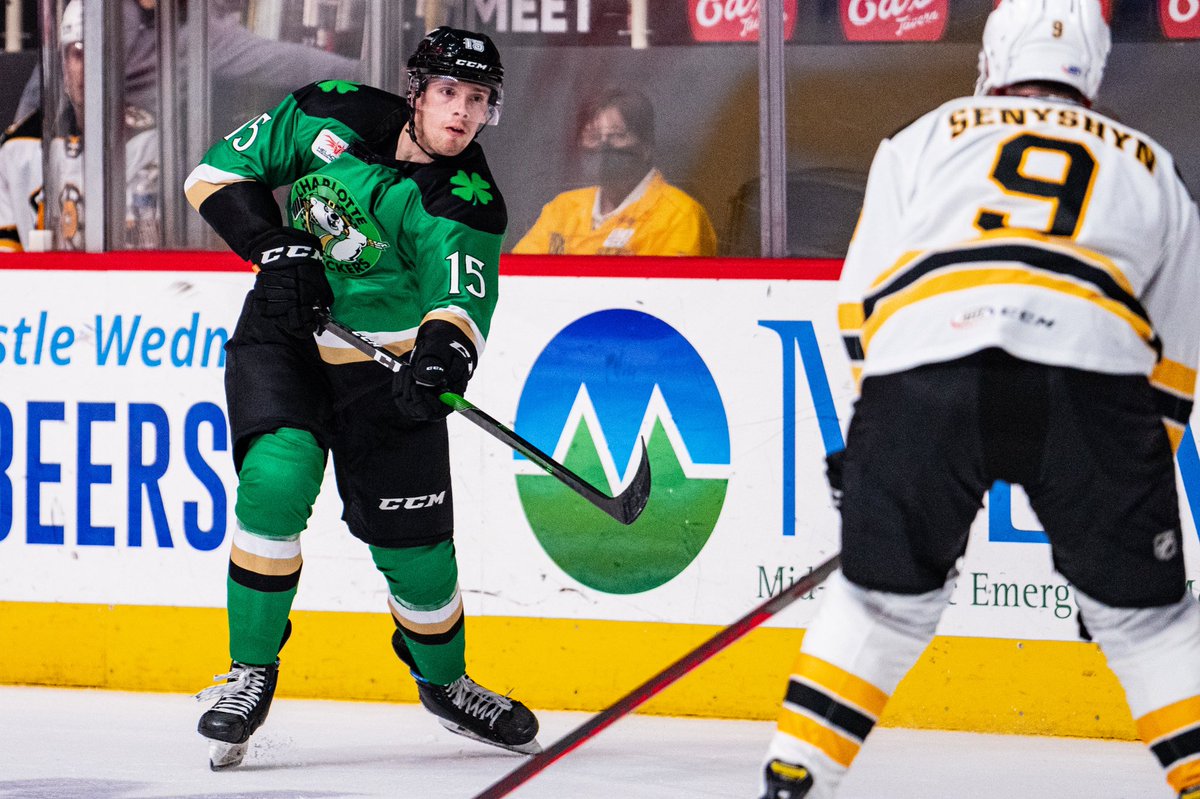 CheckersHockey's tweet photo. Stick taps to Zach Uens, who is making his pro debut tonight! https://t.co/AcVvSgrC2W