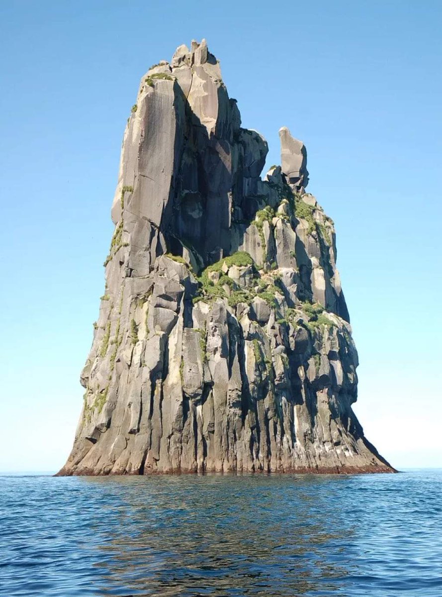 ClimamexBC's tweet photo. Isla de #Urup en las #islasKuriles, Península de #kamchatka, #Rusia 🇷🇺 https://t.co/0p1TFfb2M9