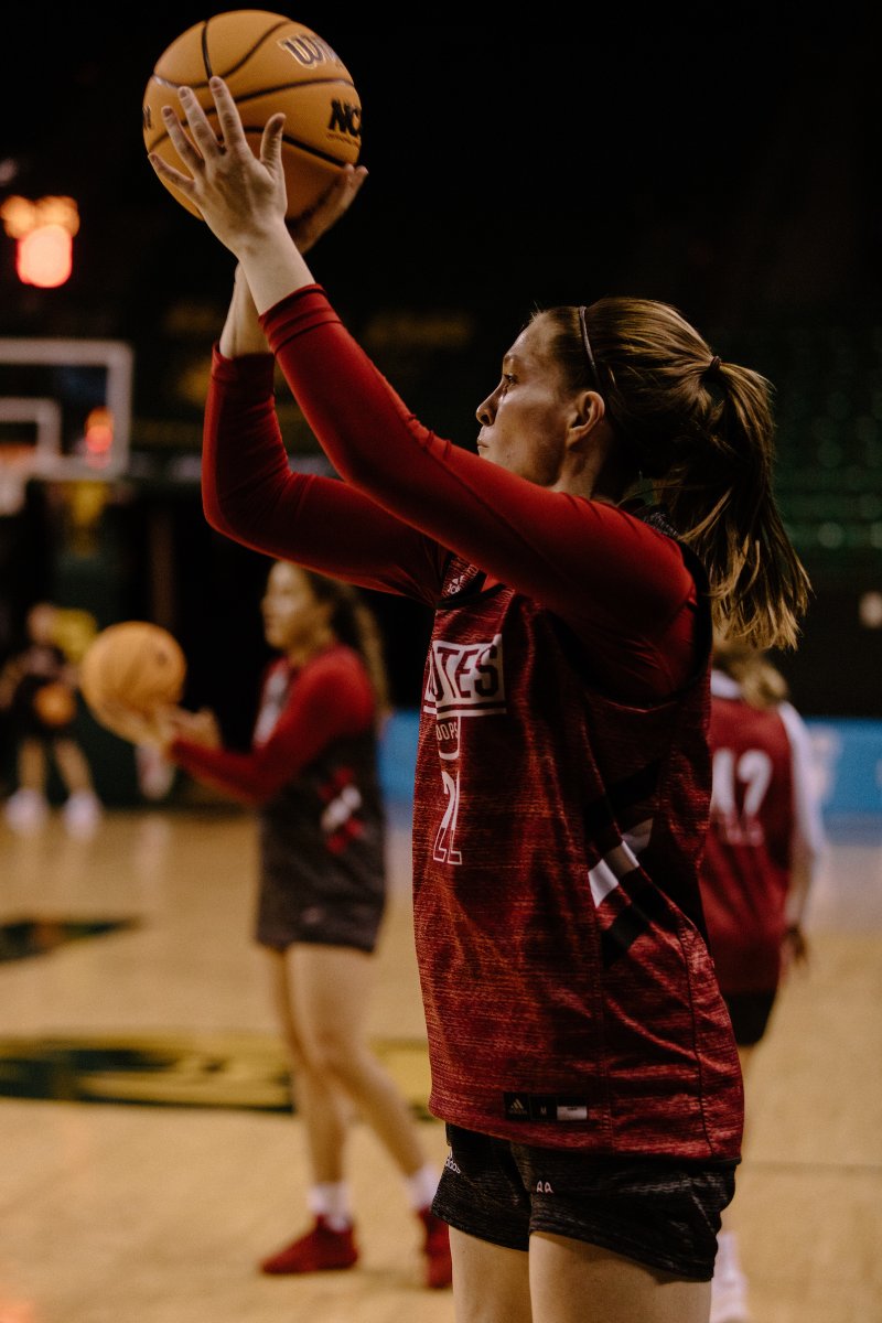 SDCoyotes's tweet photo. The Yotes are ready. 💪💪

#MarchMadness x #GoYotes  🐾 https://t.co/i54UAKo2ME