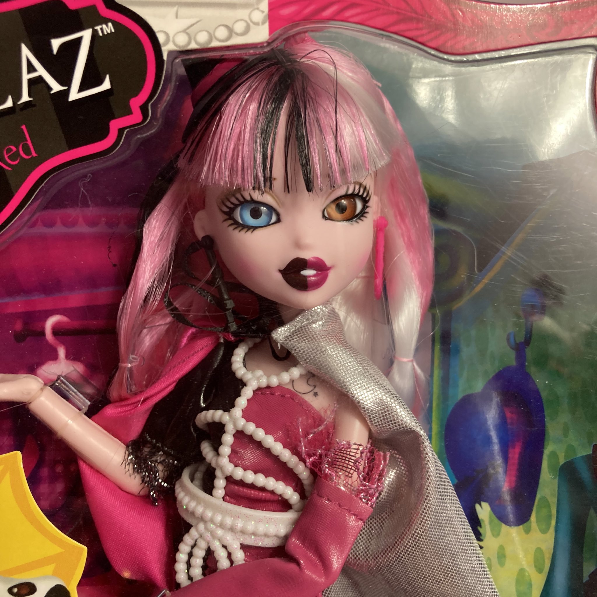 bratz, Toys, Bratz Doll Bratzilla Cloetta Spelletta Glow In The Dark  Fashion Pink Blonde Hair