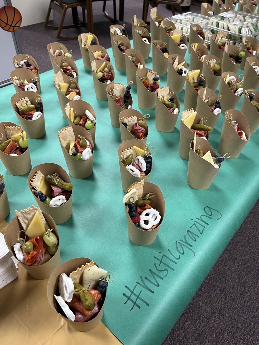 Knights_FHS's tweet photo. Wellness here we come!! Healthy dinner for staff at PT conferences ! #TheKnightWay https://t.co/voK0NnD6gw