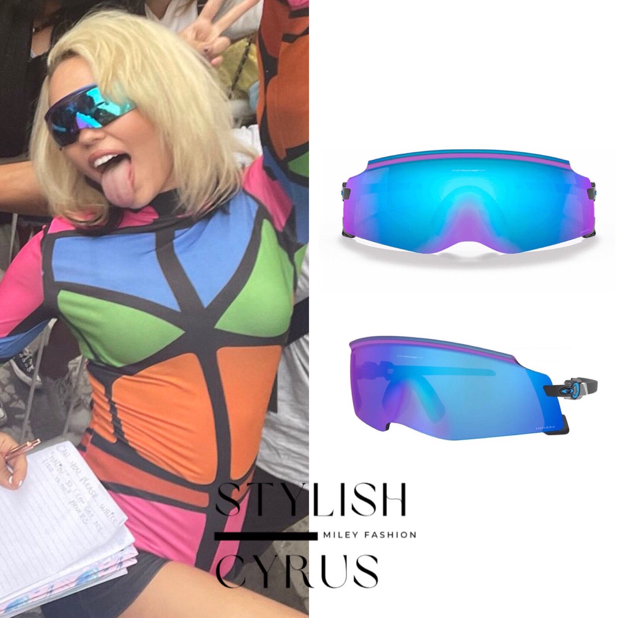 X에서 Miley Cyrus Fashion 님 :  