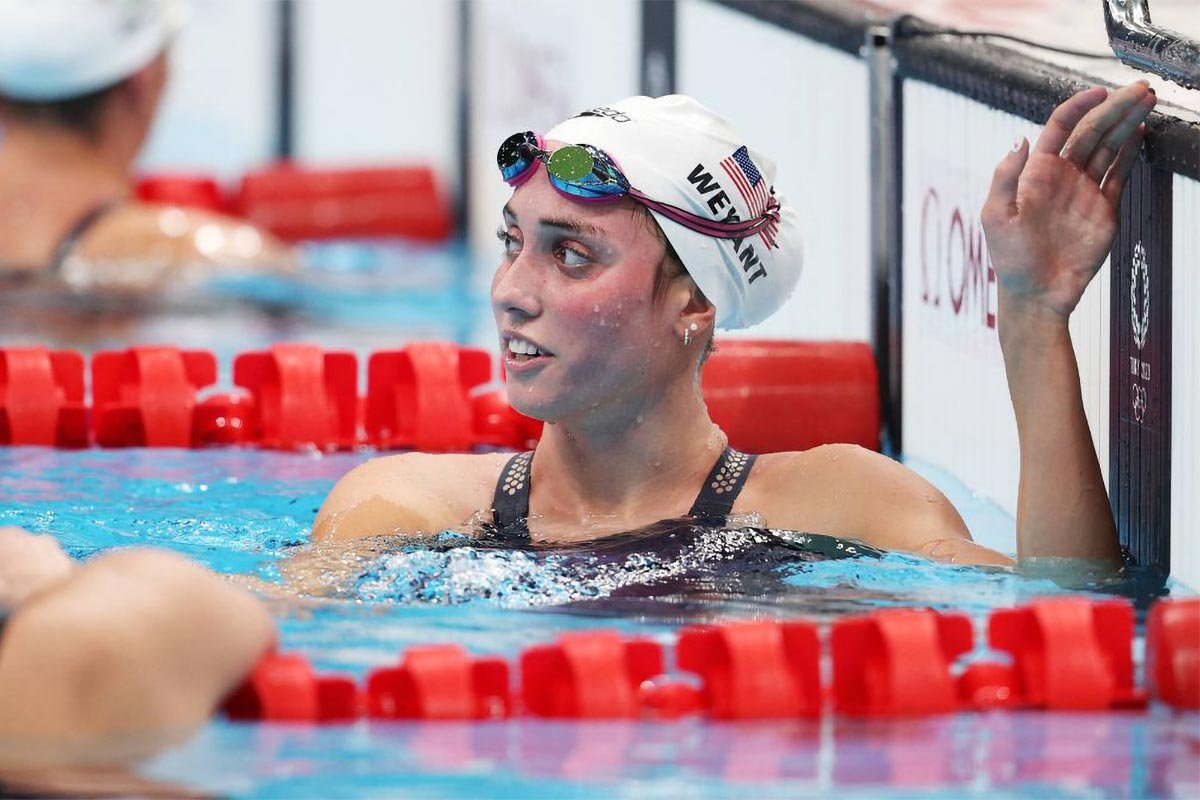 Round of applause for Emma Weyant, the UVA swimmer who placed second in the 500y freestyle tonight, behind Lia Thomas. Second is the new first. #savewomenssports