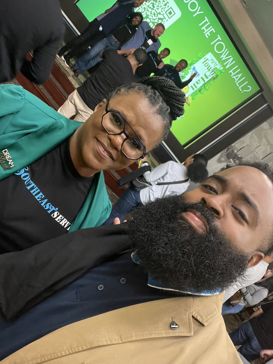 Jmiah1110's tweet photo. The beard with the 🐐 @cbs4real! @SoutheastStates town hall was absolutely amazing today!!! @OctaviaEvans21 @SoutheastIHX ready to kill it this year! #Fibertalk #Theleague  #ATLDynasty #Atlanta #lifeatATT #StPatricksDay https://t.co/dHfq6CASvH