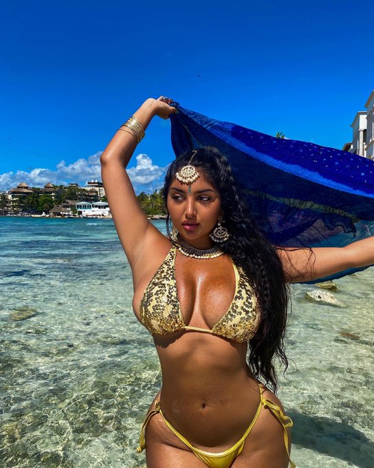 Ur fave Indian gyal 🇮🇳 https://t.co/Zlp4hZq40e