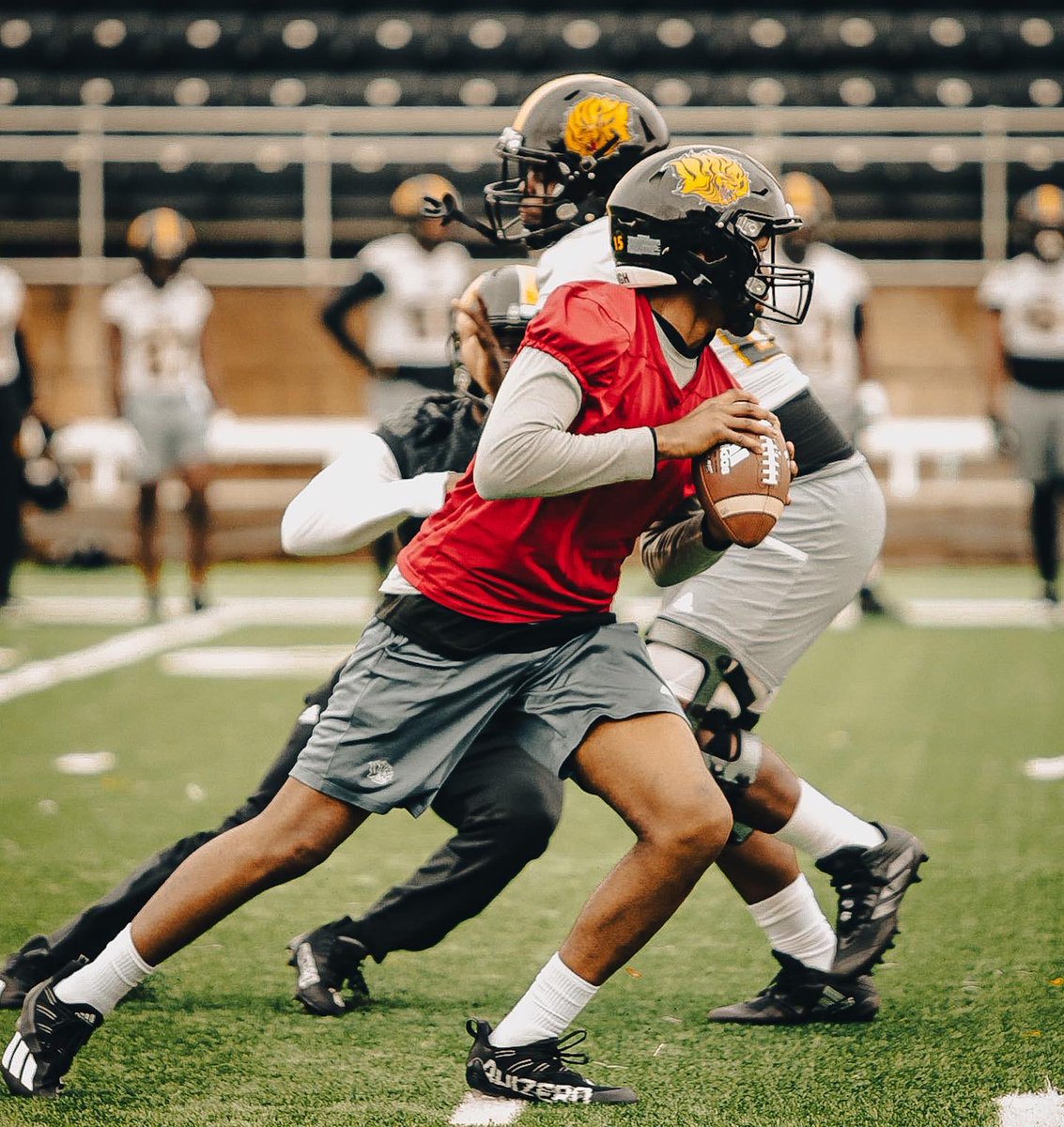 QuentonMoore's tweet photo. Spring ball frames 📸 
.
.
. @UAPBFootball_ 🏈 https://t.co/gFdp2JKtgz