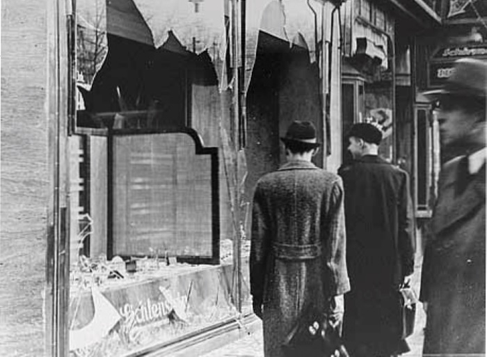 AlanWynzel's tweet photo. RIVKELE, my #feature length #LGBTQ #script, was a Quarterfinalist in the Creative Screenplay Unique Voices  AND the Cynosure #Screenplay competitions! #LOGLINE: "A #transgender #Jew fights for her identity and survival in pre-war Poland and the #Holocaust"  ISO #agent, #producer https://t.co/sExMxCxc8R