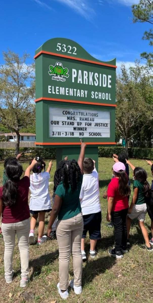 chantalmelie's tweet photo. Congrats to my sister Romi M. Rameau who won the Collier Couty Educator Award which is an accolade given to educators who teach students to stand up for justice...
#familytrait
#itrunsinthefamily
#educator
#Haitianexcellence https://t.co/jemiWSD1sJ