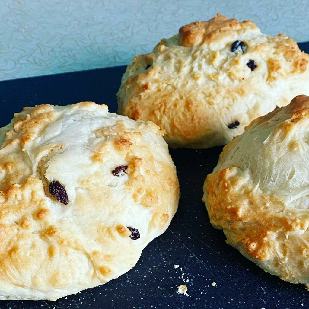 I made soda bread. Thank you, Grandma. ☘️

#stpatricksday #irishsodabread #gimmecarbs #winterfoods #stpaddysday instagr.am/p/CbOXC7ZsejX/