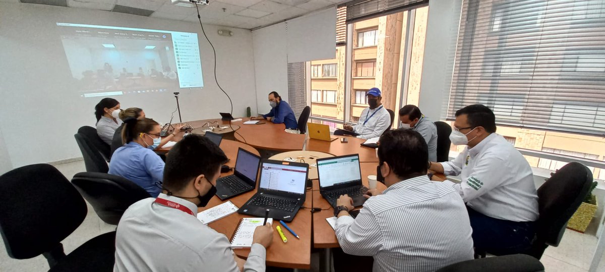 ACardenasMunoz's tweet photo. #MisiónDeInternacionalización Santander en jornada 'Puertas abiertas a la internacionalización'. Empresarios de cacao, café, software y servicios TI y maquinaria agroindustrial y entidades estatales identifican acciones de mejora e instrumentos claves para internacionalización https://t.co/RhuKrbXzNl