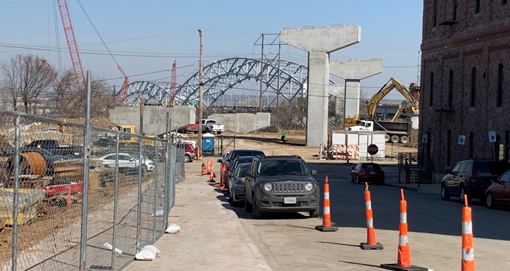 🚧Construction Update: Columns rising up with the old Buck O'Neil Bridge in the background. Crews continue to make great progress on this project. <a href="/MassmanCo/">Massman Construction Co.</a> <a href="/ClarksonBuilds/">Clarkson Construction</a> @KCMO #BuckBridge