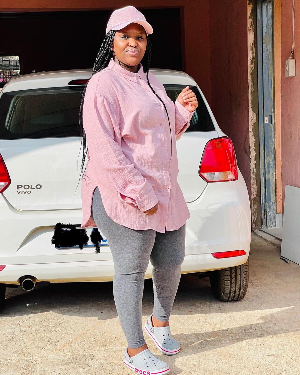 MatselaDee's tweet photo. Thee Shrink Momma😍🌹@Crocs thank you for the comfort ❤️ #wellness #counseling #MentalHealthMatters #shrink https://t.co/MmOdUPVEoq