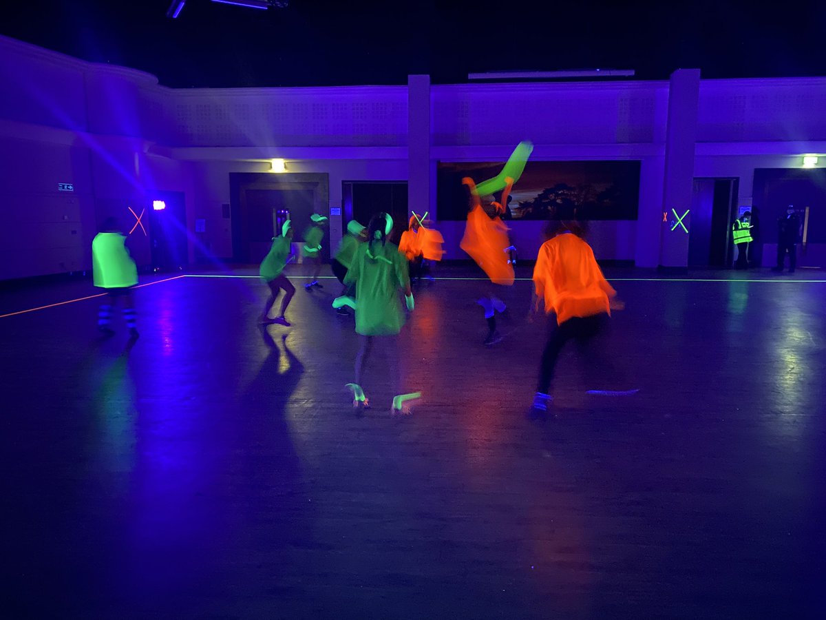 stjohnrugby's tweet image. The U14 @stjohnssport Girls had their first taste of rugby y’day with an awesome day at Twickenham thanks to @AgeGradeRugby @EngRugbySchools playing in an action packed, fast paced 4-a-side version @TheTouchUnion in a UV lit Live Room 😎 So much fun had! 🙌