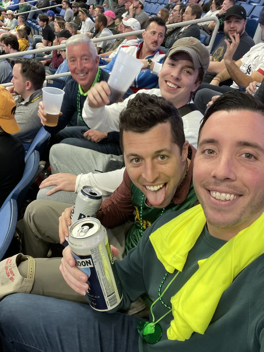 MarkeeMarque's tweet photo. March Madness @ Buffalo w/The Squad. Got a #1point, #2Shooting Guard and #3 Swing man.  Let’s Hoop. https://t.co/EtEAinRIad