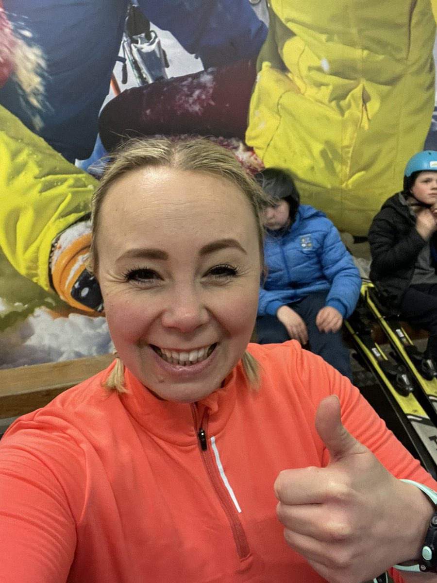 kimlongbon's tweet photo. Excellent morning at @Snozone_UK in Castleford. Found my snow legs, thanks to our tip top instructor Josh! Feeling much better prepared for the big trip now ⛷⛷ #shoopshoop https://t.co/aZPyjE3TrB