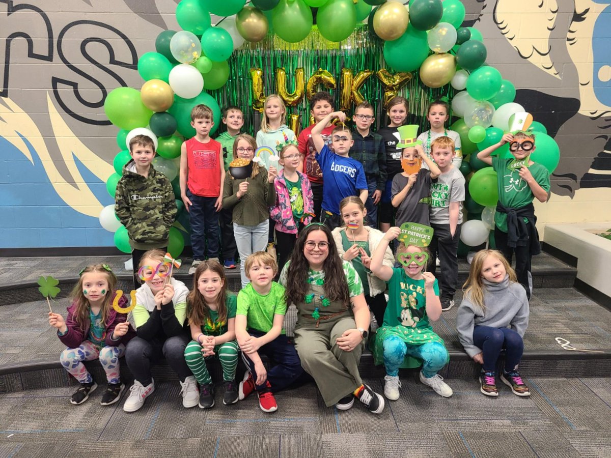 MrsAscanio's tweet photo. I'm feeling very lucky today for these 2nd grade leprechauns!🍀 https://t.co/YF9P7iDVqa