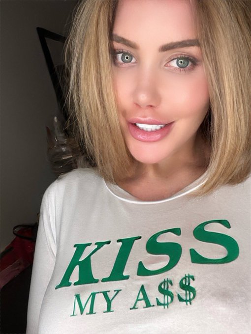Kiss me I&rsquo;m Irish ☘️ #StPatricksDay https://t.co/iVVICFoBuv<a href="/tag/stpatricksday"class="tags">#StPatricksDay</a>