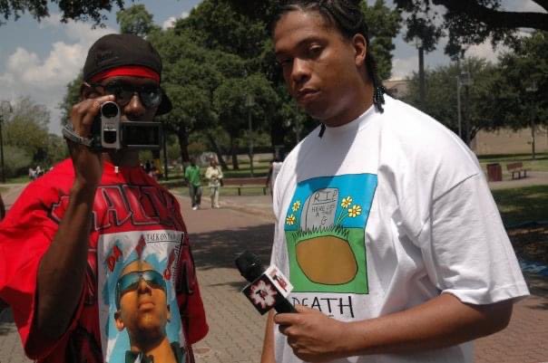 BurntCds's tweet photo. In honor of @TSUCOMMWEEK next week-
As students of the School of Communications, Kwame Hall &amp; myself created #TalkOnDaWalk. 

An online program that brought awareness to @TexasSouthern &amp; HBCU pride. 

🔍 Talk On Da Walk via Youtube #TBT
[circa 2008] #TSUProud 🐾 #TSUCommWeek https://t.co/fSNxZKP1wV