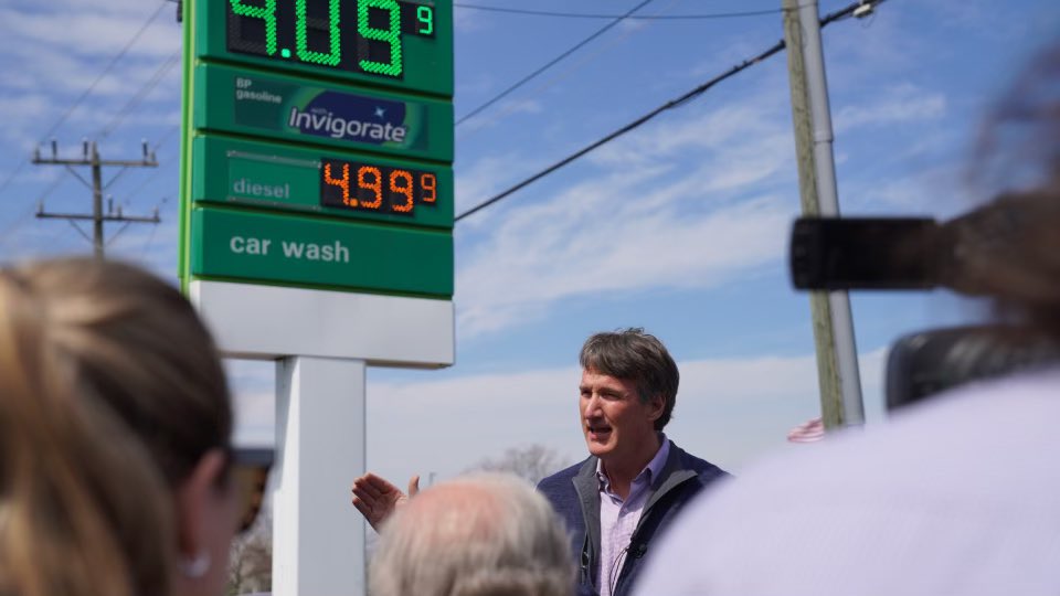 GovernorVA74's tweet photo. Rising gas prices are hurting Virginians and we need to do something about it. My proposal would use $437 million of the more than $1 billion transportation fund surplus to provide needed relief to struggling Virginians by lowering the price at the pump by 26 cents a gallon! https://t.co/1xqkIrqoWw
