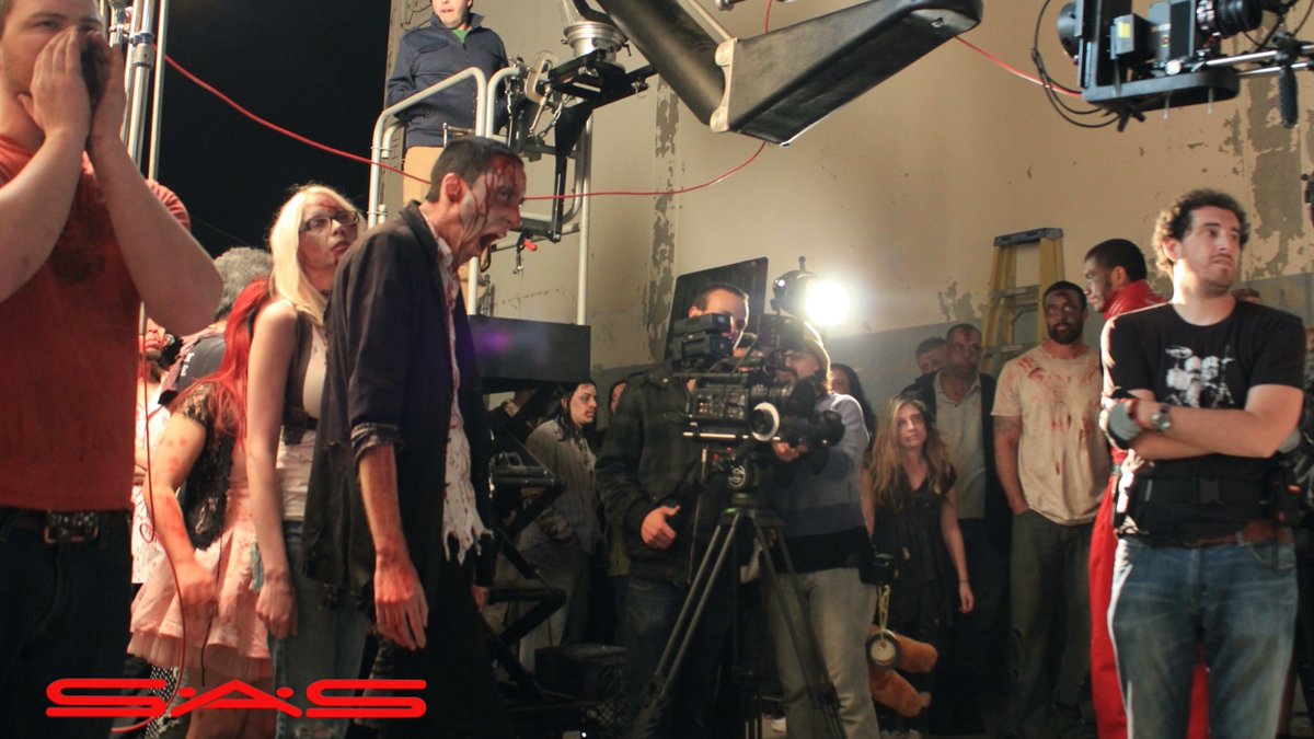 SASMOVIESTUDIO's tweet image. Who loves @ResidentEvil? SAS had the opportunity to work on the 5th movie of the franchise (Retribution)🩸🔫

Being on set was thrilling and since the production started in October... the set was extra scary😭We needed alot of Redbull!😅
#SonyPictures #SASSTUDIOS #ResidentEvil 🧟‍♂️