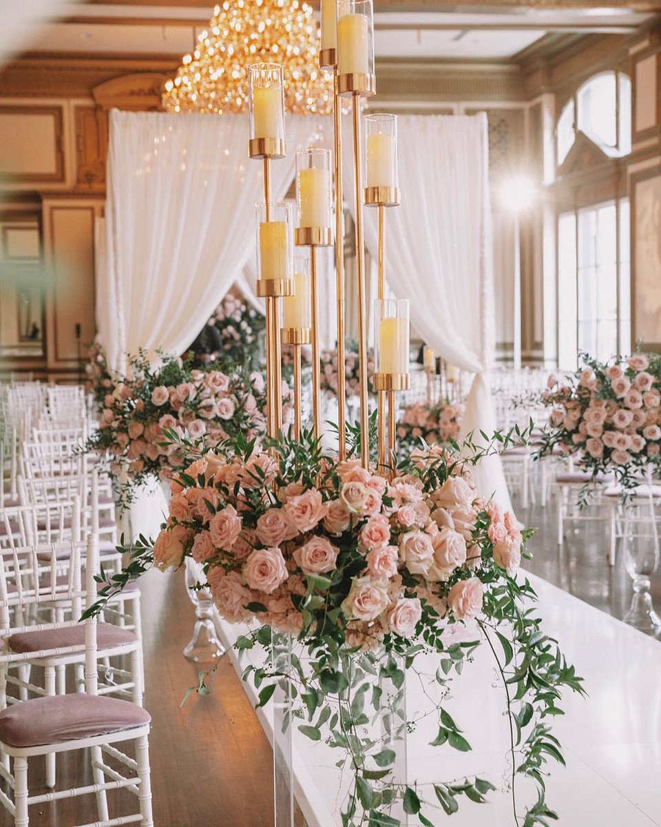 rollsroycelyn's tweet photo. Im a black lesbian wedding and event planner in Los Angeles. I designed, planned, created the cake for this beautiful wedding. Here are some of the ceremony photos 🥲

Would love to do more black elegant weddings but y’all know how hard it is to gain followers😩 Share me please https://t.co/ATxfV03jRg