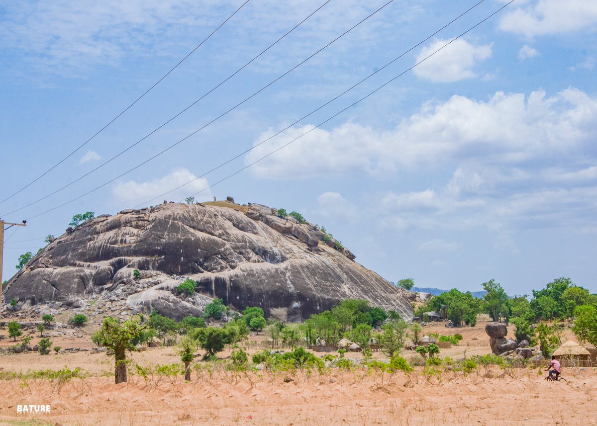 baturezing's tweet photo. If you can see the statue ' ✝️' on top of the mountain drop a '❤️' for me.

📍: Yakoko Mountain, Zing, Taraba State.

#BatureChronicle #BaturePhotography #ZingTwitter #ZingTaraba #ZingMountains #NFT  #NFTCommmunity https://t.co/OkviPQw6z2