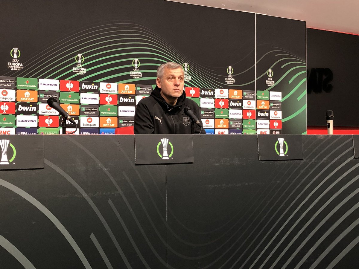 Clem_Gavv's tweet photo. Bruno Genesio : « Quand on organise une compétition européenne, on se doit de l’organiser dans les mêmes conditions que les autres, sinon ça ne sert à rien. Peut-être que Leicester, c’est plus attrayant que Rennes pour un quart de finale. » https://t.co/zXDc7NM5cc