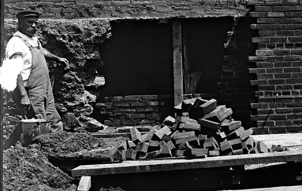 My friend started dating an Italian brick layer. She said, “It’s cement to be…!”
#Georginas #italianfood #punoftheday #jokeoftheday
